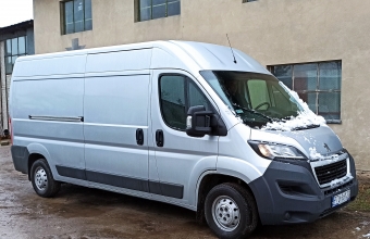 Samochod dostawczy marki Peugeot Boxer