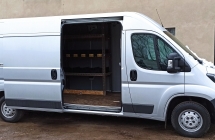 Samochod dostawczy marki Peugeot
