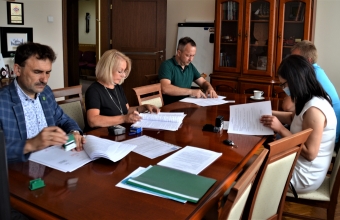 podpisanie umowy na kanalizacje przy Stawiszynskiej