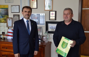 Podpisanie umowy na budowe drogi w feliksowie