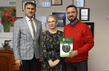 dwóch mężczyzn i kobieta