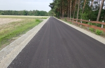 asfaltowy odcinek drogi