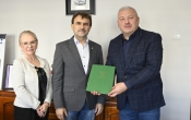 dwóch męzczyzn i kobieta 