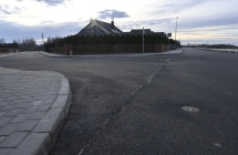 droga asfaltowa z chodnikiem