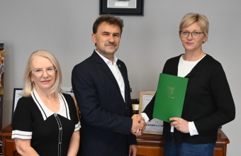 podpisanie umowy na remont dróg