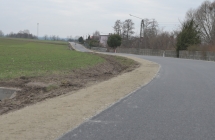 droga asfaltowa wsrod pol