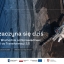 ciemno niebieska plansz z bialymi napisami
